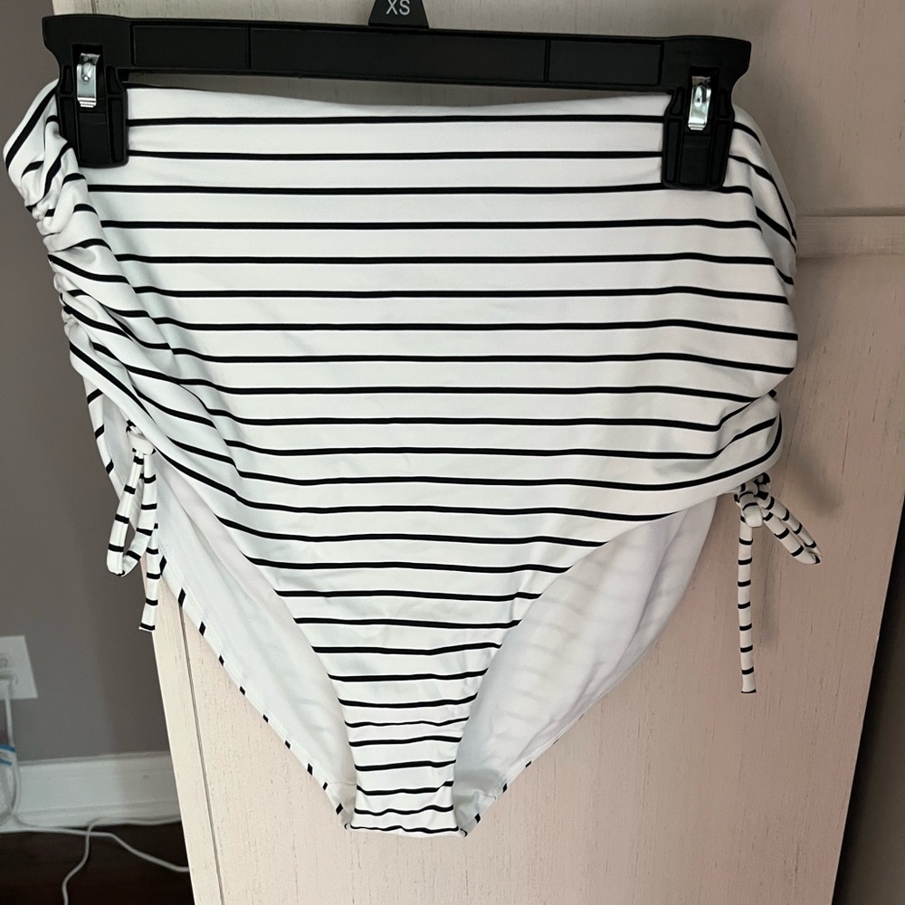 NWOT- Womens Calia Carrie Underwood swim suit bottom size XL